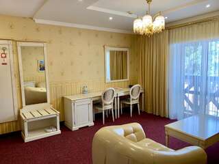 Отель Hotel Restaurant Украиночка Кривой Рог Апартаменты с 1 спальней-2
