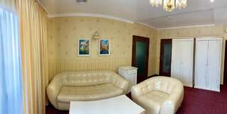 Отель Hotel Restaurant Украиночка Кривой Рог Апартаменты с 1 спальней-4